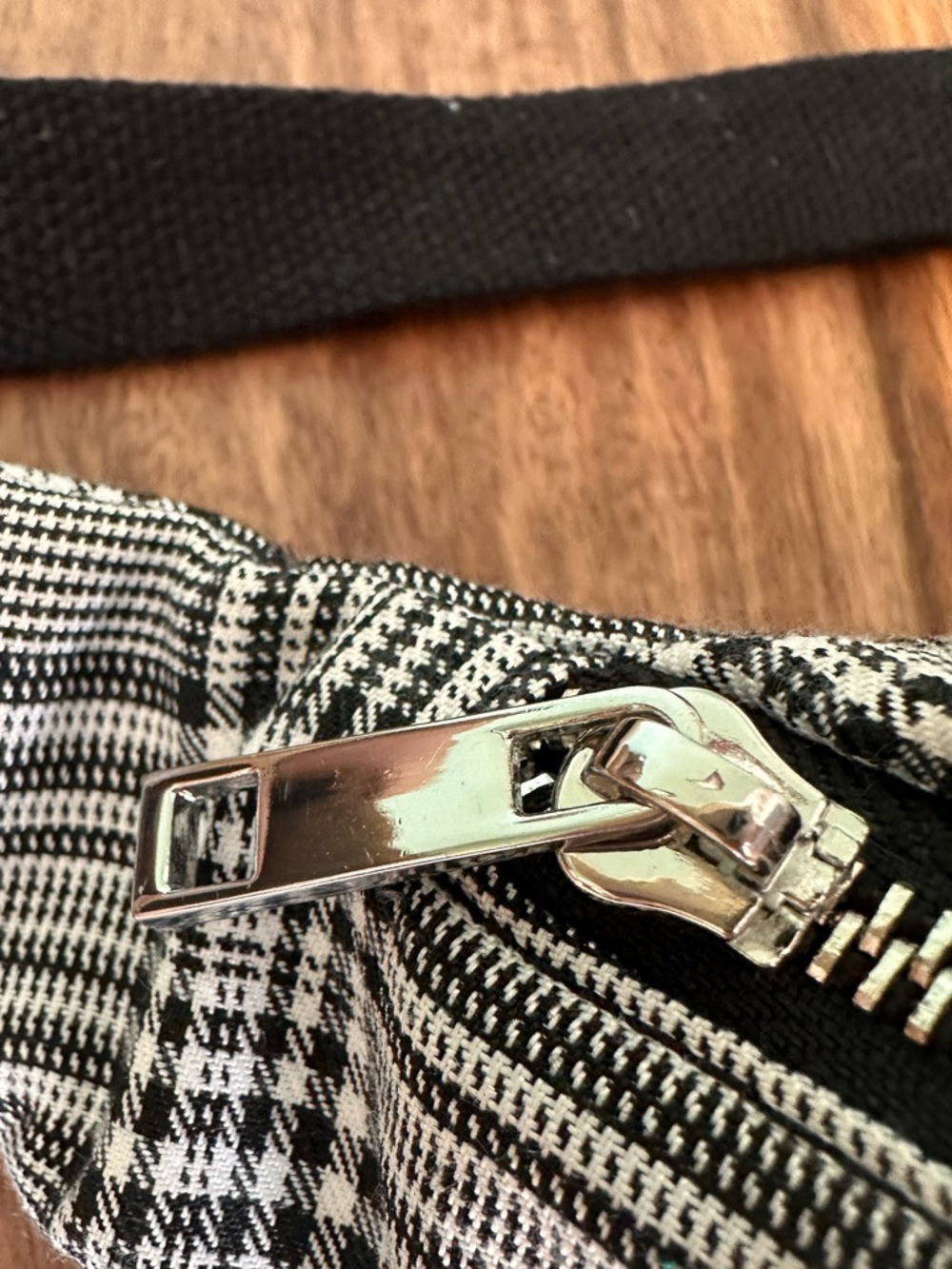 Fanny pack belt bag black & white plaid Stripes Waist Bag NWOT zipper Forever 21 - Picture 6 of 17